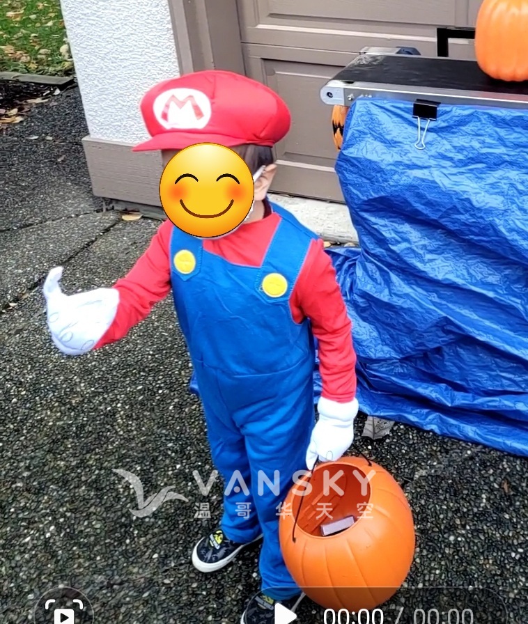 231016215555_Halloween costume2.jpg